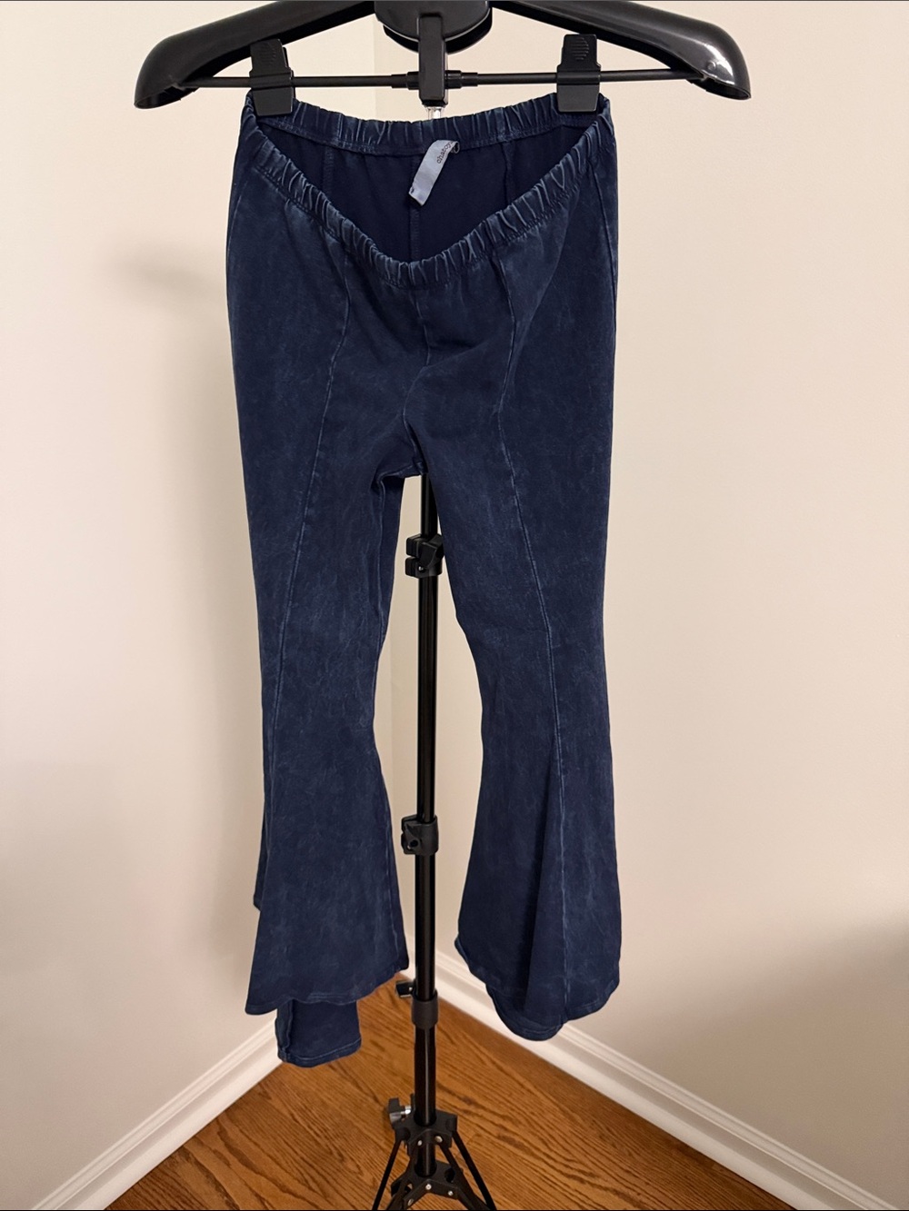 Woman’s Navy Flared Leggings with Elastic Waist